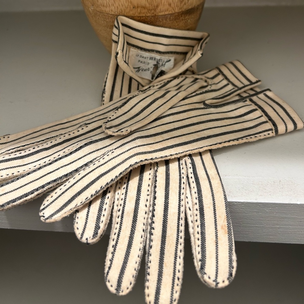 Vintage Le Gant Hermes Wear Right ladies striped gloves.